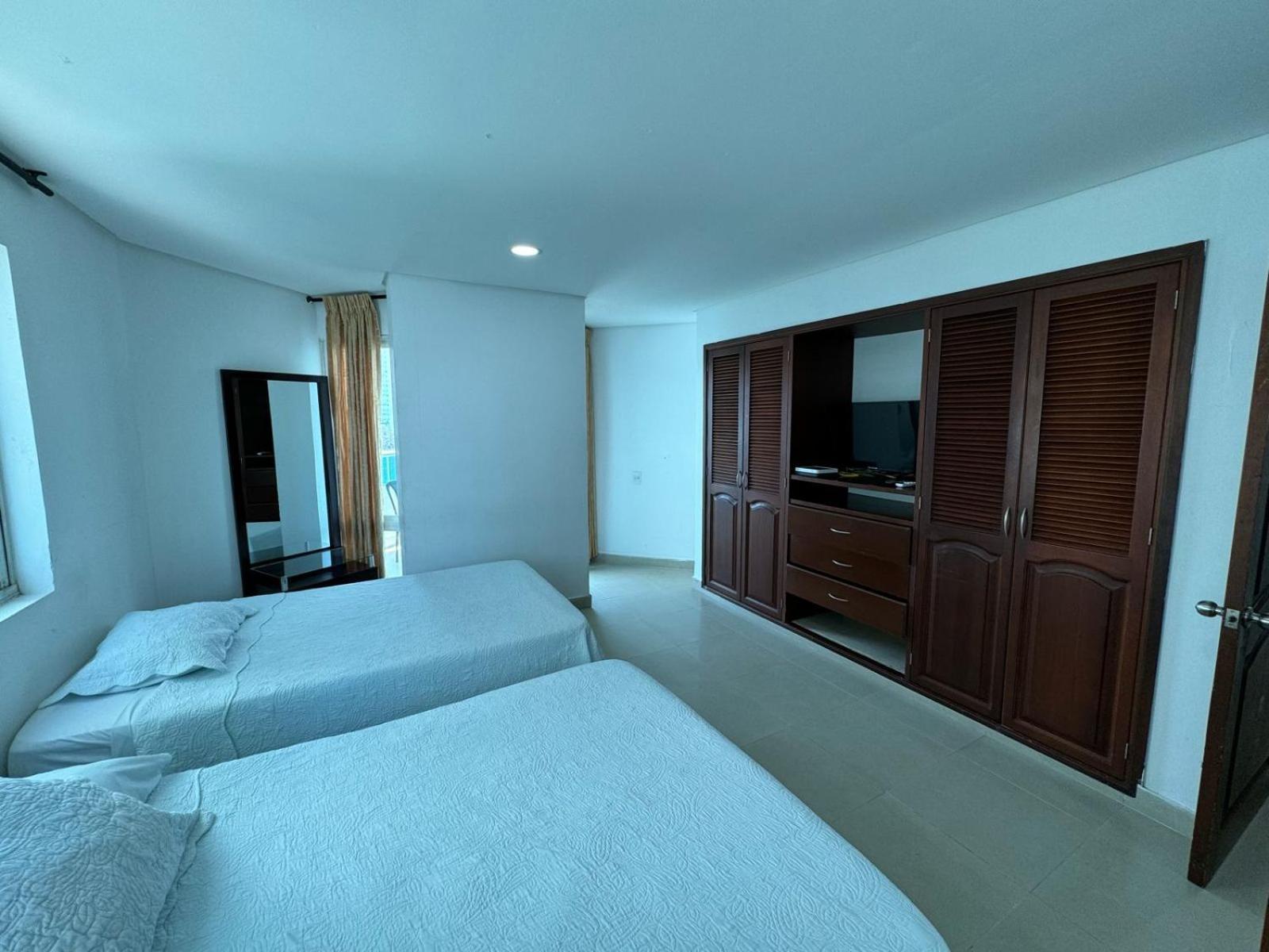 Apartamento En Laguito Ed Torres Del Lago 604 Icdi Cartagena Екстериор снимка